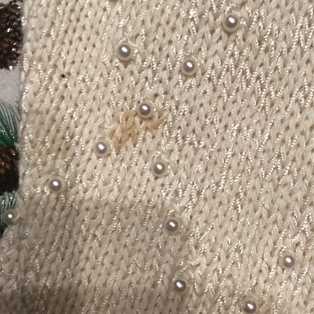 Chic Cream Sweater with Pearl Detailing - Picture 4 of 4